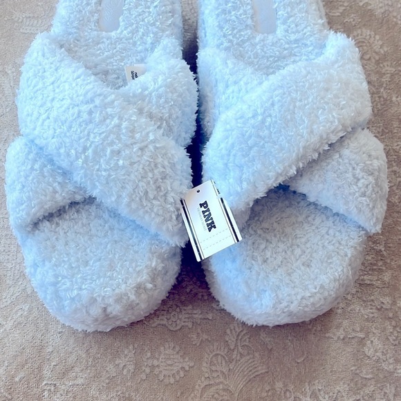 Brand New PINK Victoria’s Secret Cozy Fleece Platform Slippers Criss Cross Strap - Picture 3 of 14